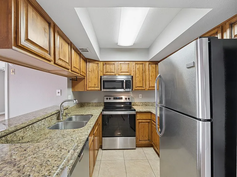 540 N May St #3122 — Photo 4