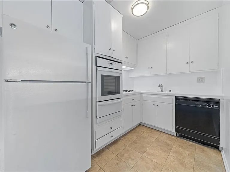 9819 Regent St #7 — Photo 4
