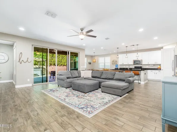 2922 W AMBER SUN Drive, Phoenix, AZ 85085