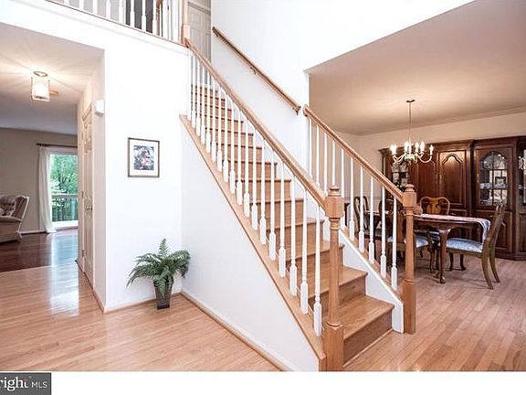 5th image of 408 Greenhurst Ct