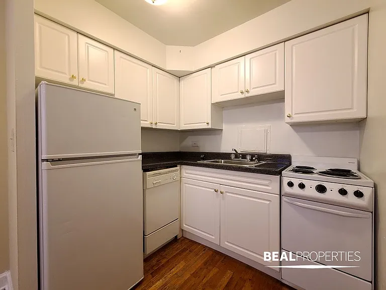 1446 N Dearborn St — Photo 8