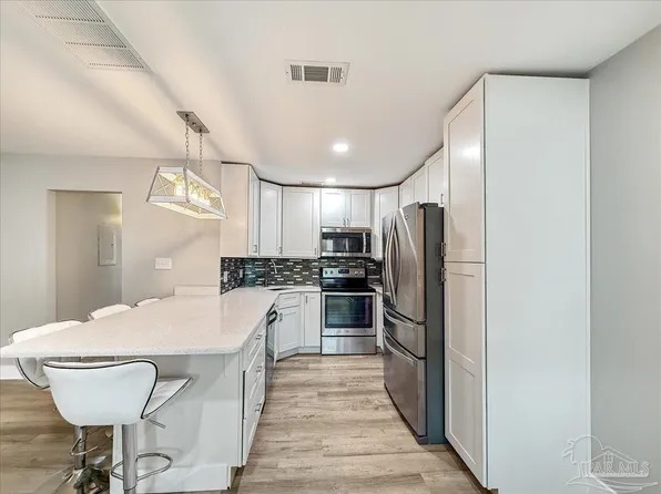 1100 Shoreline Dr APT 221, Gulf Breeze, FL 32561
