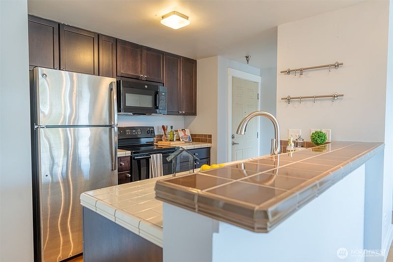 5th image of 209 N 39th Street #304
