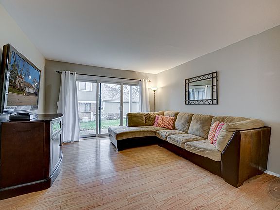 2nd image of 239 Hawthorne Ct #D1