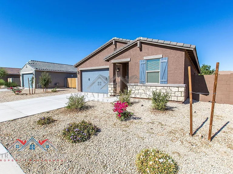 2520 E San Esteban Dr — Photo 2
