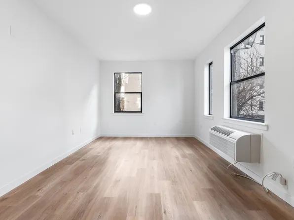 The Crossroads on Grove