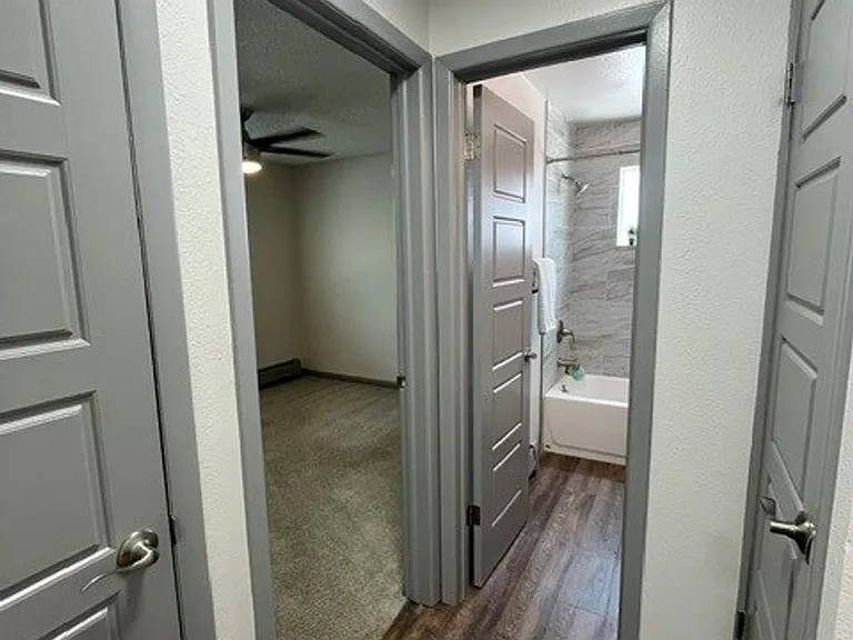 Windsong Apartments — Photo 37