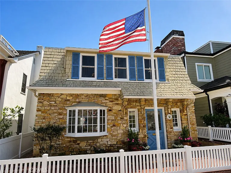 308 Coral Ave — Photo 1