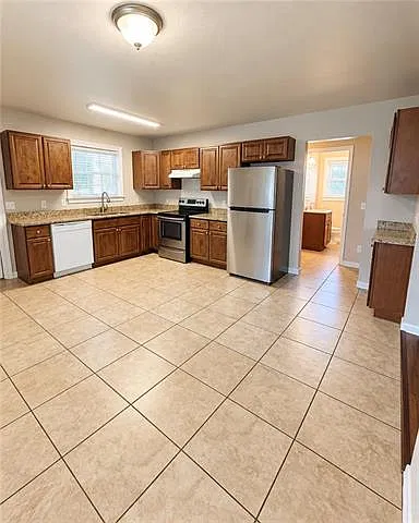 2 bed, 1.0 bath, 1000 sqft, $1,350 — Photo 3