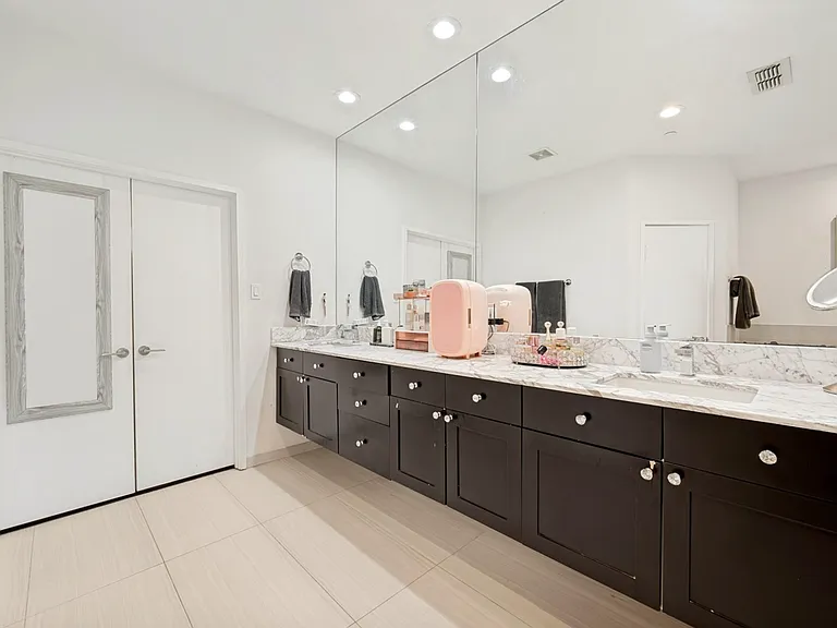 3205 State St #10 — Photo 9