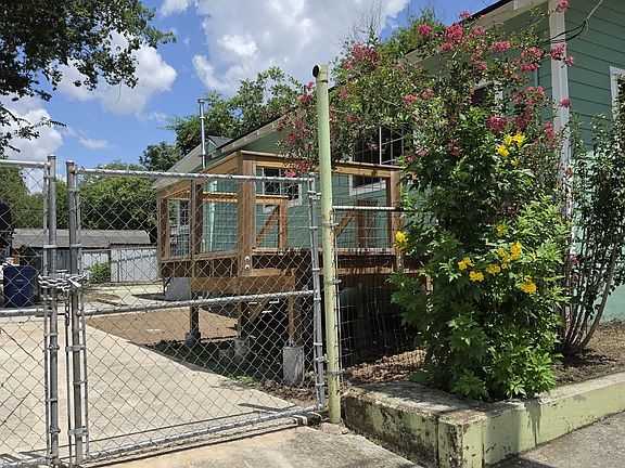 5th image of 410 NOPAL ST