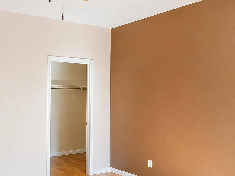 105 W Commerce Ct — Photo 16
