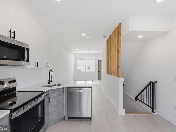 2nd image of 1024 W Orleans St