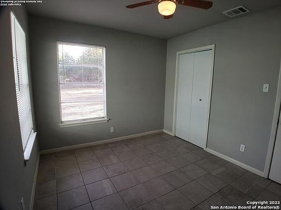 5th image of 874 Marquette Dr