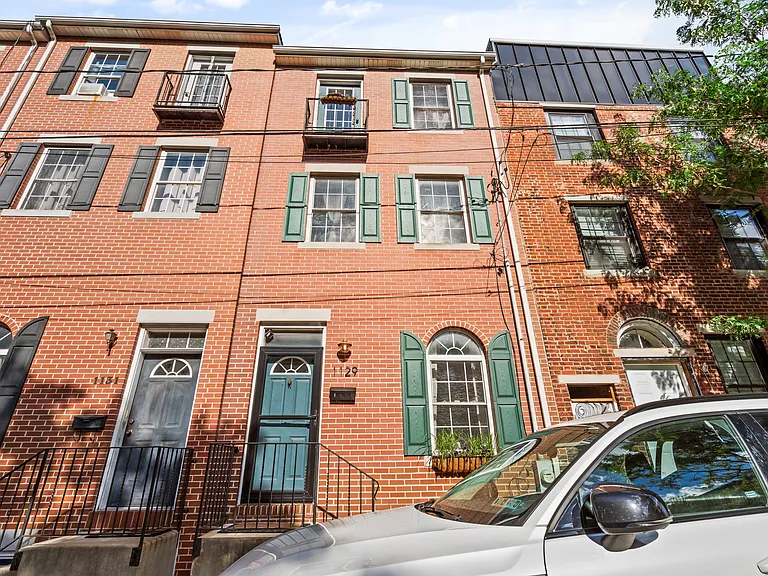 1129 N Orianna St — Photo 1