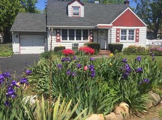 271 Clay Pitts Rd, East Northport, NY 11731