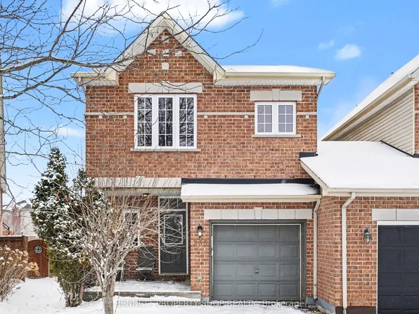 366 Grey Seal Cir, Ottawa, ON K1V 2H5