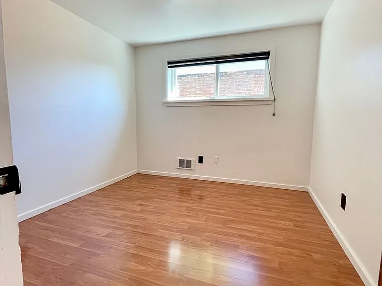 Escolier Apartments — Photo 56