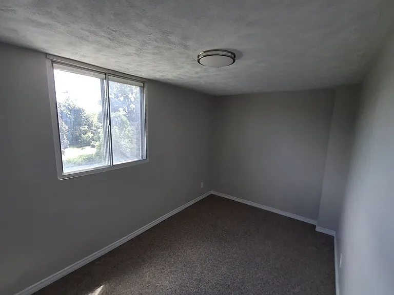145 Lucan Ave — Photo 10