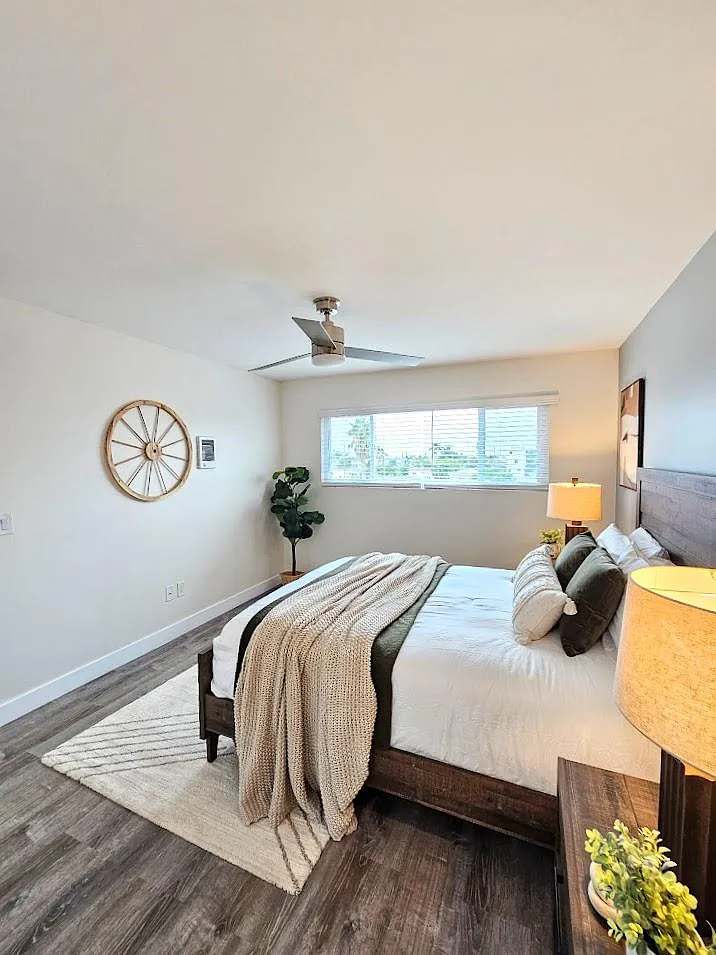 Building Photo - 4602 Kansas St #309
