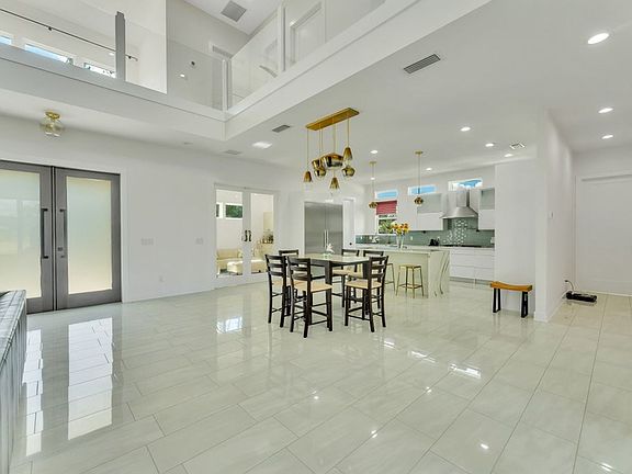 3rd image of 10468 SW 32nd Ave