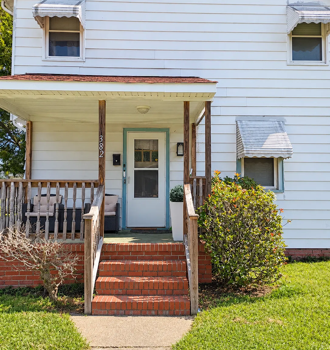 4 bed, 1272 sqft, $1,700 — Photo 1