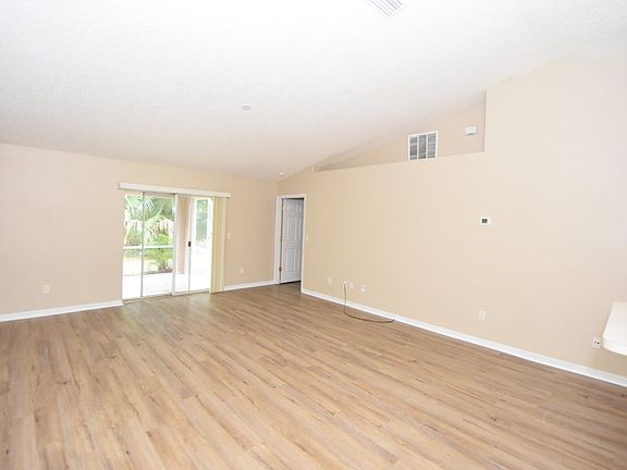 5th image of 15 Pinetree Dr