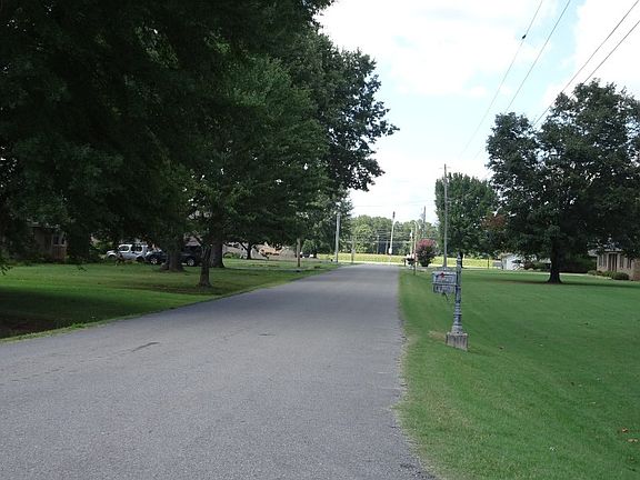 4th image of 715 Blake Dr