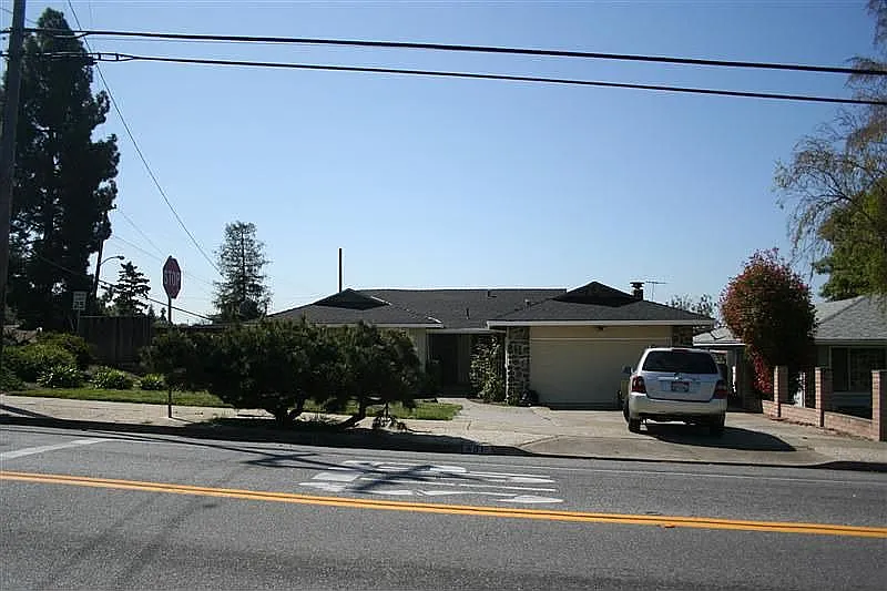401 Fleming Ave photo 1