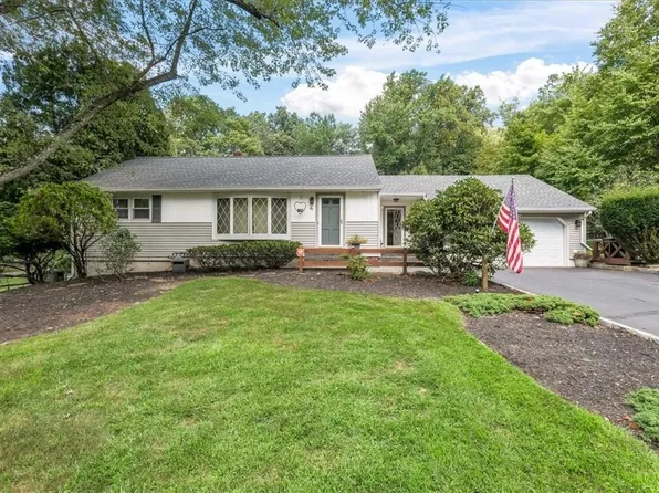 4 Samuel Road, Chestnut Ridge, NY 10977