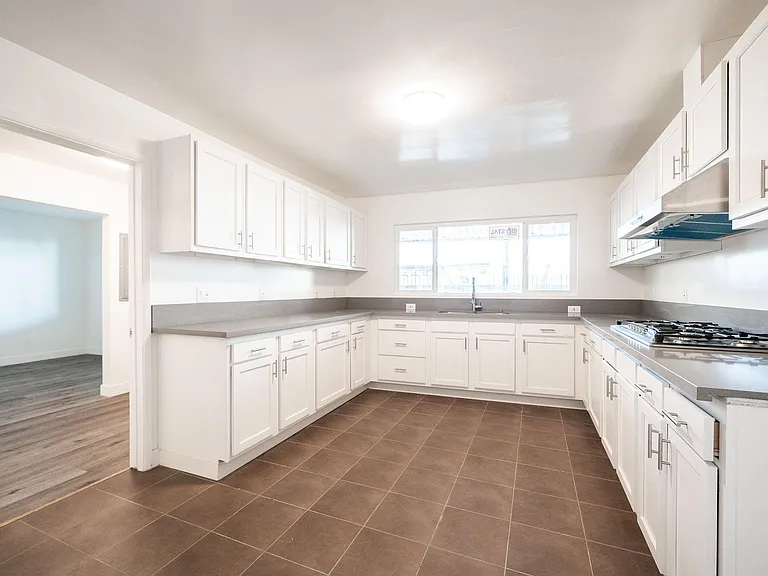 1011 San Julian St #203 — Photo 13