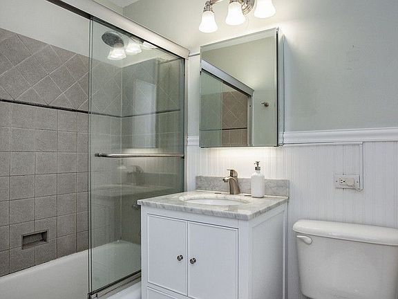 4th image of 1634 1st Ave #7G