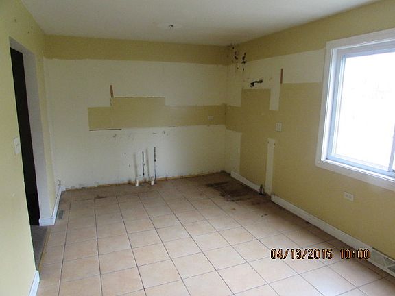 3rd image of 130 N Waller Ave