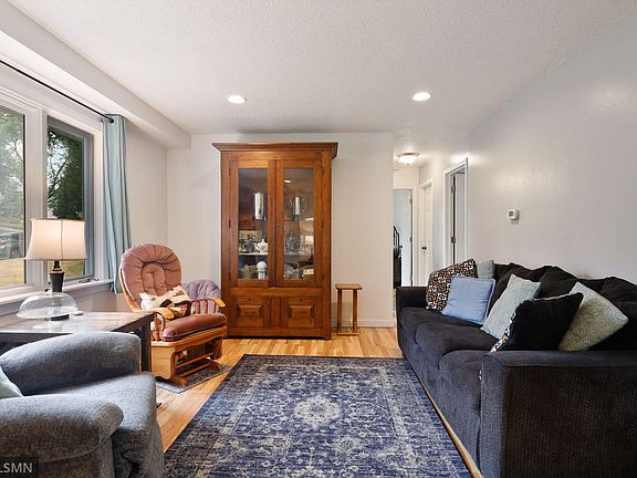 5th image of 2153 Sloan St