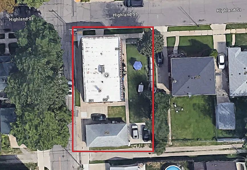 547 Highland St, photo 2