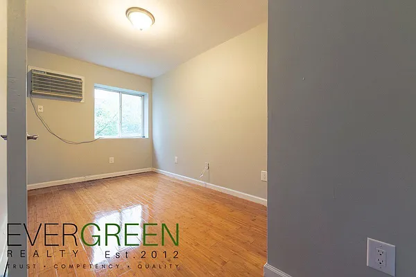 Rented by Evergreen Apartments BK | media 5