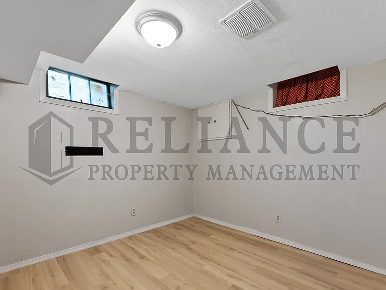 1555 N Northeast Pkwy — Photo 27