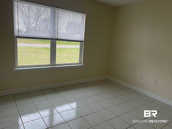 3rd image of 23575 Fountain St