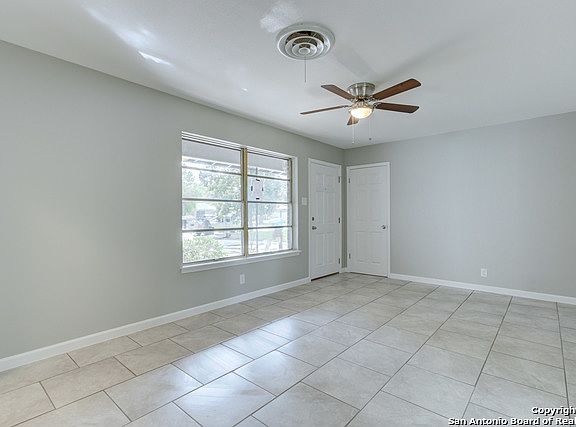 4th image of 309 E Wright Blvd