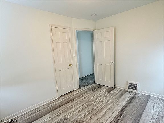 5th image of 15521 Corkhill Rd