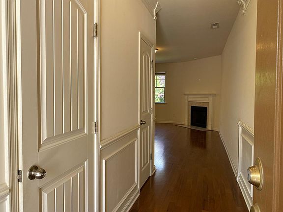 5th image of 442 Manchester Park Ln