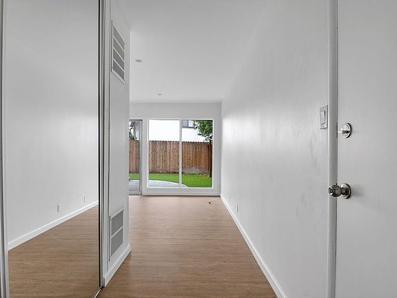 4th image of 542 Glenrock Ave APT 17