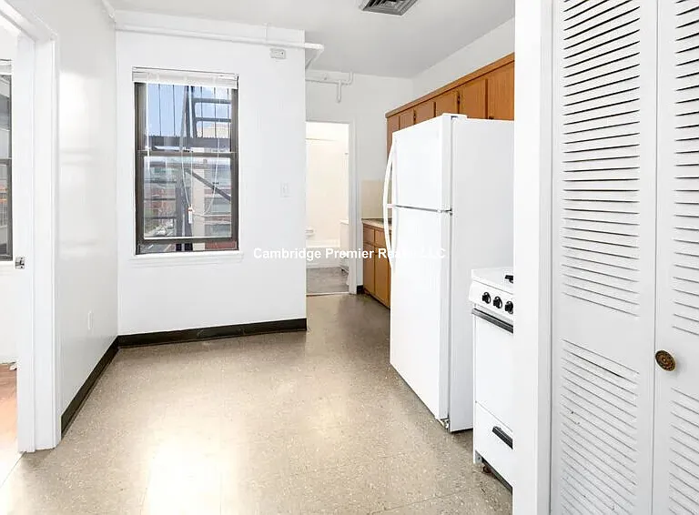 790 Main St #10 — Photo 16