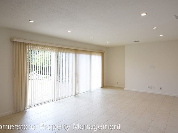 4th image of 2598 Briarwood Dr