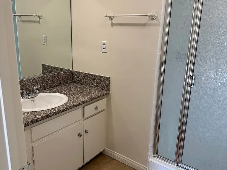 045 - Jackson Apartments — Photo 13
