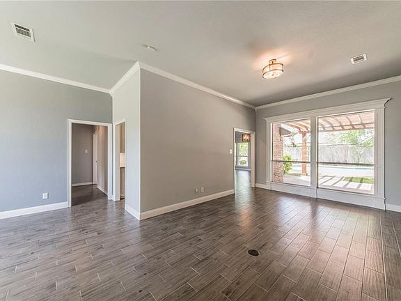 5th image of 40 Rockwood Dr