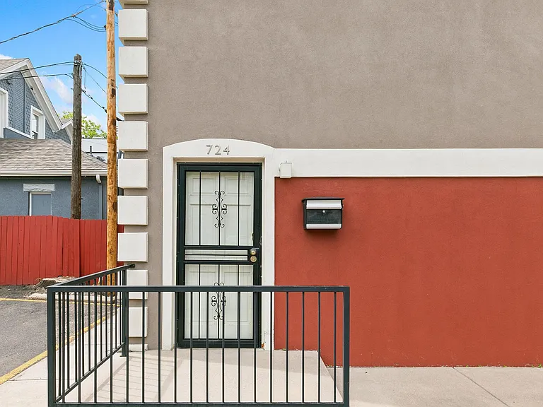 724 E 18th Ave — Photo 2