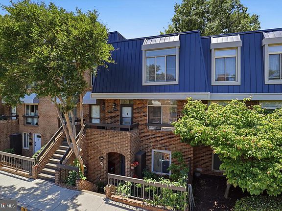 3rd image of 656 15th St S #2