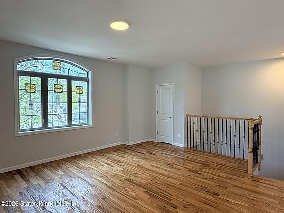 5th image of 483 Woodrow Rd