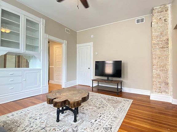 5th image of 2317 W Barry Ave #1